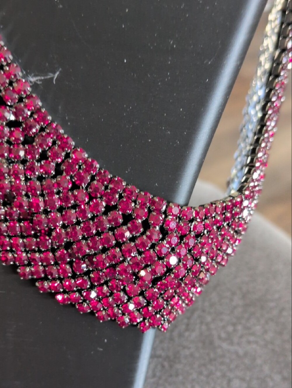 Sparkling Burgundy Crystal Collar Necklace Statemen Jewelry W Black Metal - Picture 3 of 9